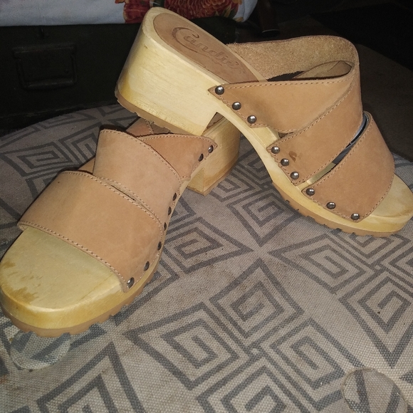 Candie's Shoes - Candies size 7 kahki/tan